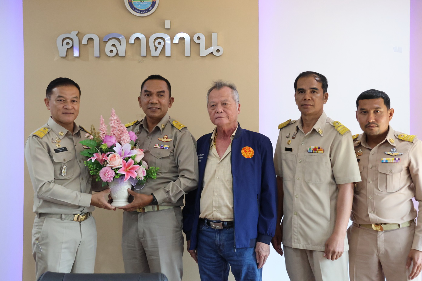 วันจันทร์ ที่ 2 กุมภาพันธ์ 2569 เทศบาลตำบลคลองพน ขอแสดงความยินดีกับนายถิรพิรัชย์  หัสรินทร์ ตำแหน่ง ปลัดเทศบาลตำบลคลองพน (นักบริหารงานท้องถิ่น ระดับกลาง) สังกัด เทศบาลตำบลคลองพน  อำเภอคลองท่อม  จังหวัดกระบี่ โอน (ย้าย) ไปดำรงตำแหน่ง ปลัดเทศบาลตำบลศาลาด่าน สังกัด เทศบาลตำบลศาลาด่าน  ตำบลศาลาด่าน  อำเภอเกาะลันตา  จังหวัดกระบี่   ตั้งแต่วันจันทร์ที่ 2 กุมภาพันธ์ 2569 เป็นต้นไป